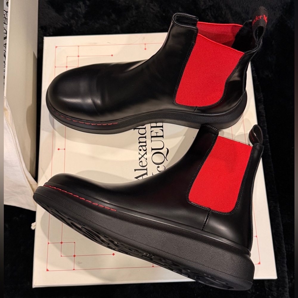 Alexander McQueen Men's Black and Red Chelsea Boots
